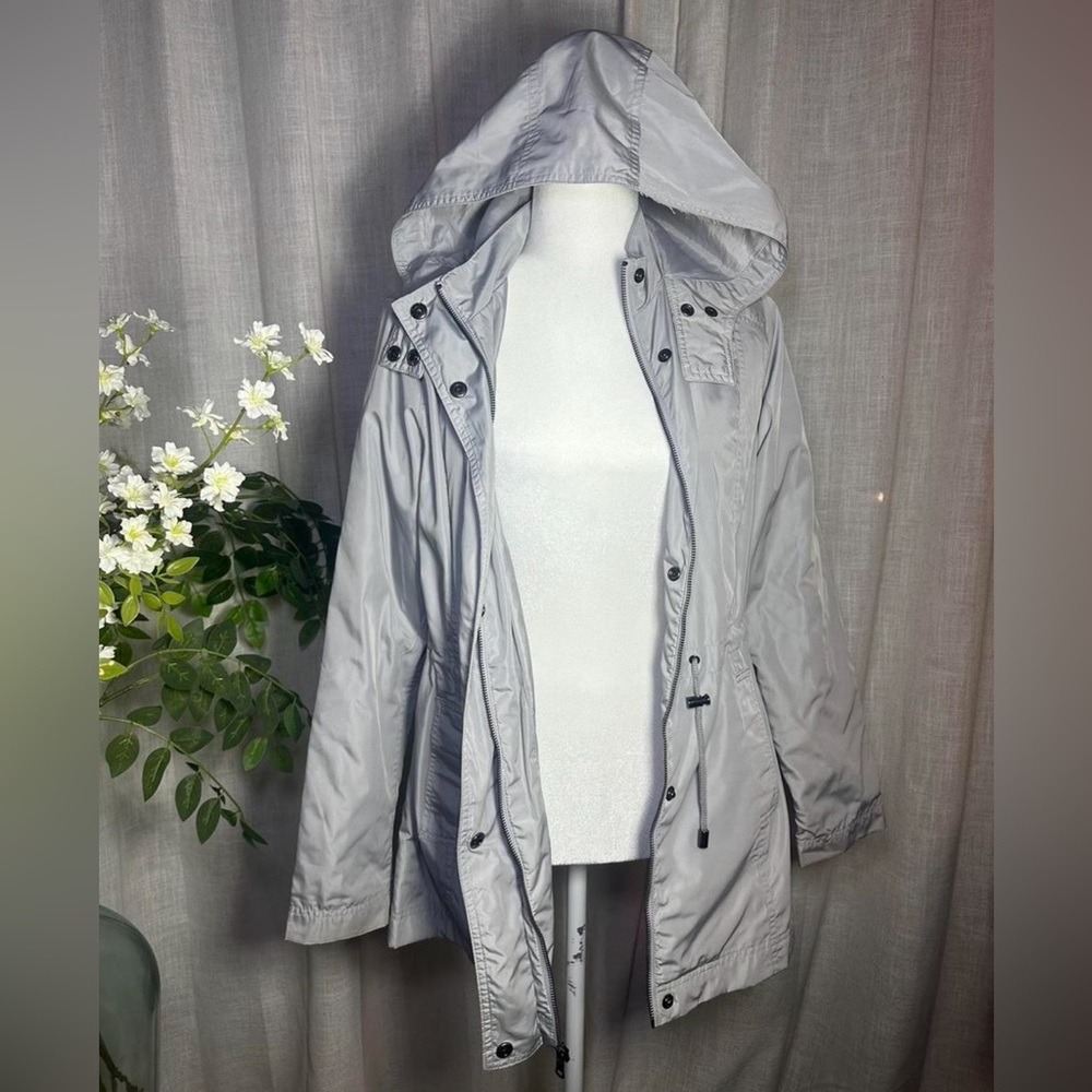 Light grey winter coat water proof long coat size xs like new condition